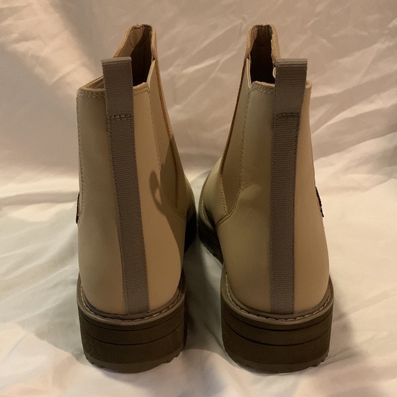 Chelsea Midform Boot - Picture 3 of 4